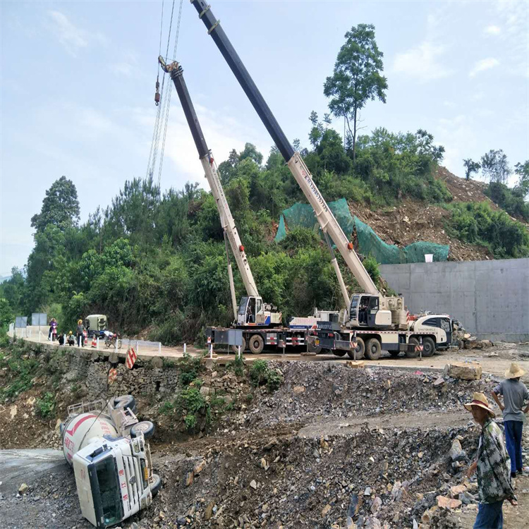 庆云汽车掉沟里叫吊车救援要多少钱